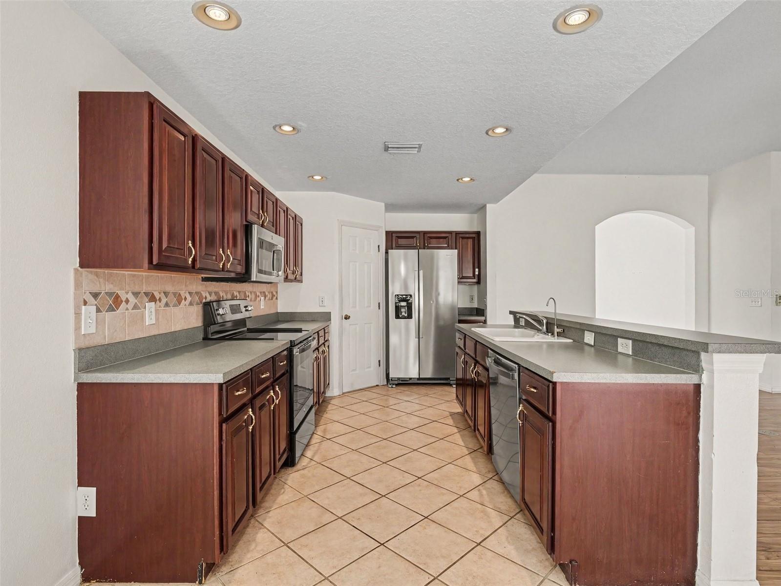 3905 CARDIFF PL — photo 8