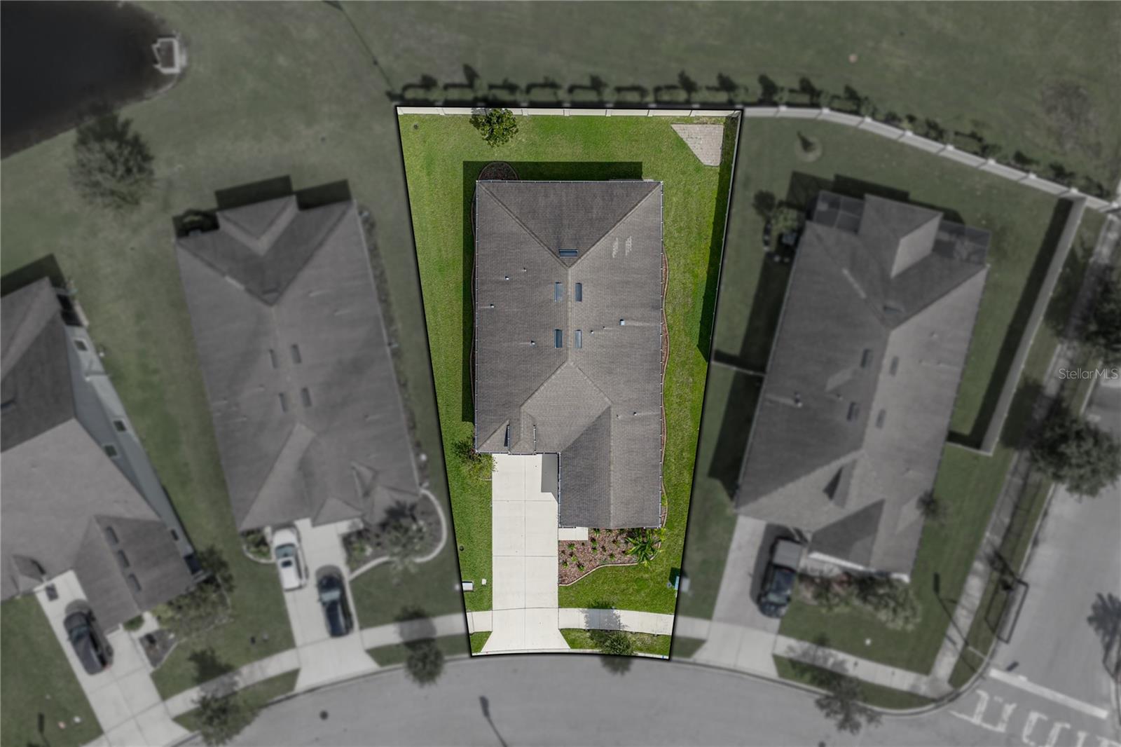 8190 OLIVE BROOK DR — photo 3