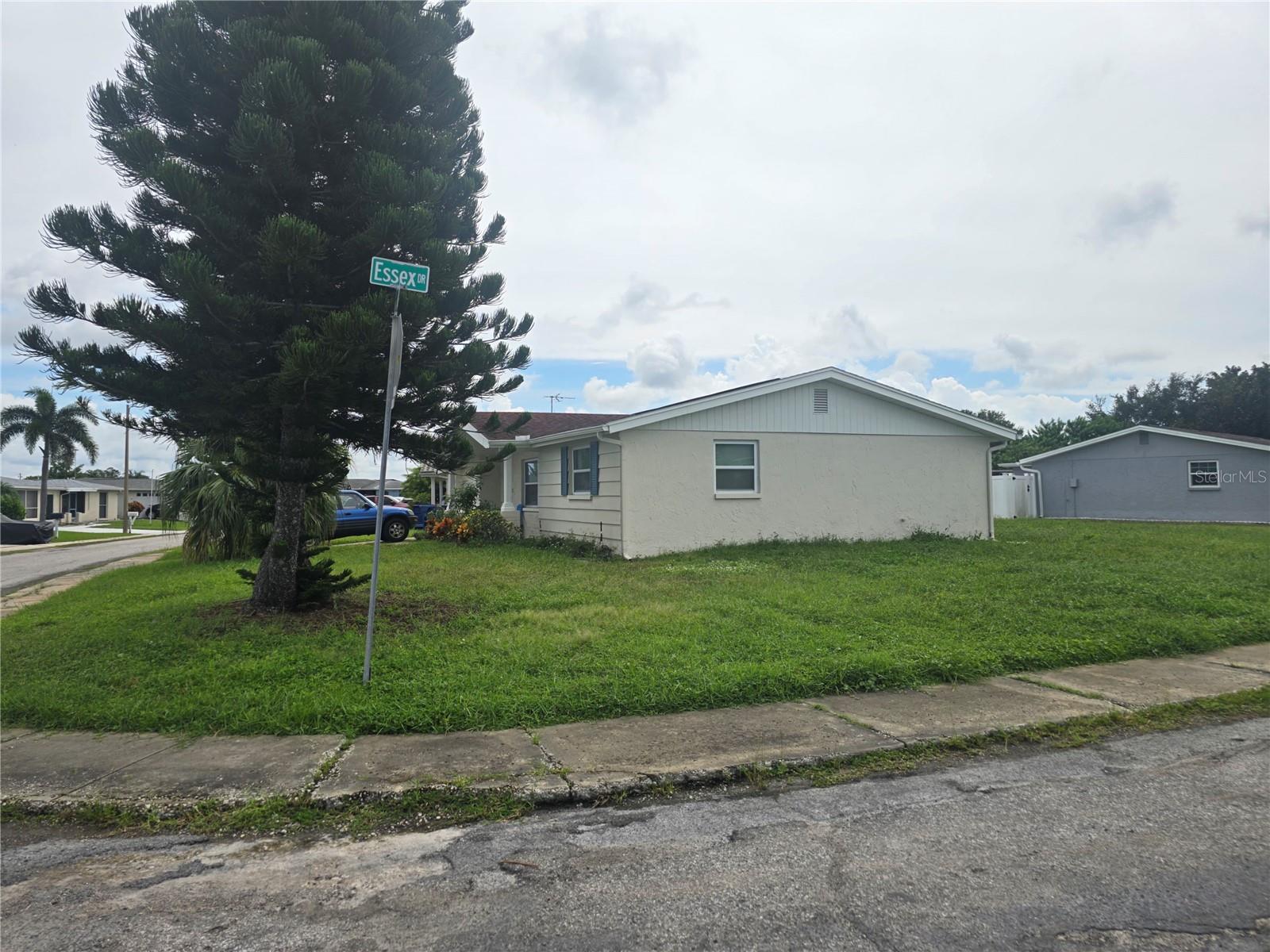 2055 NORFOLK DR — photo 2