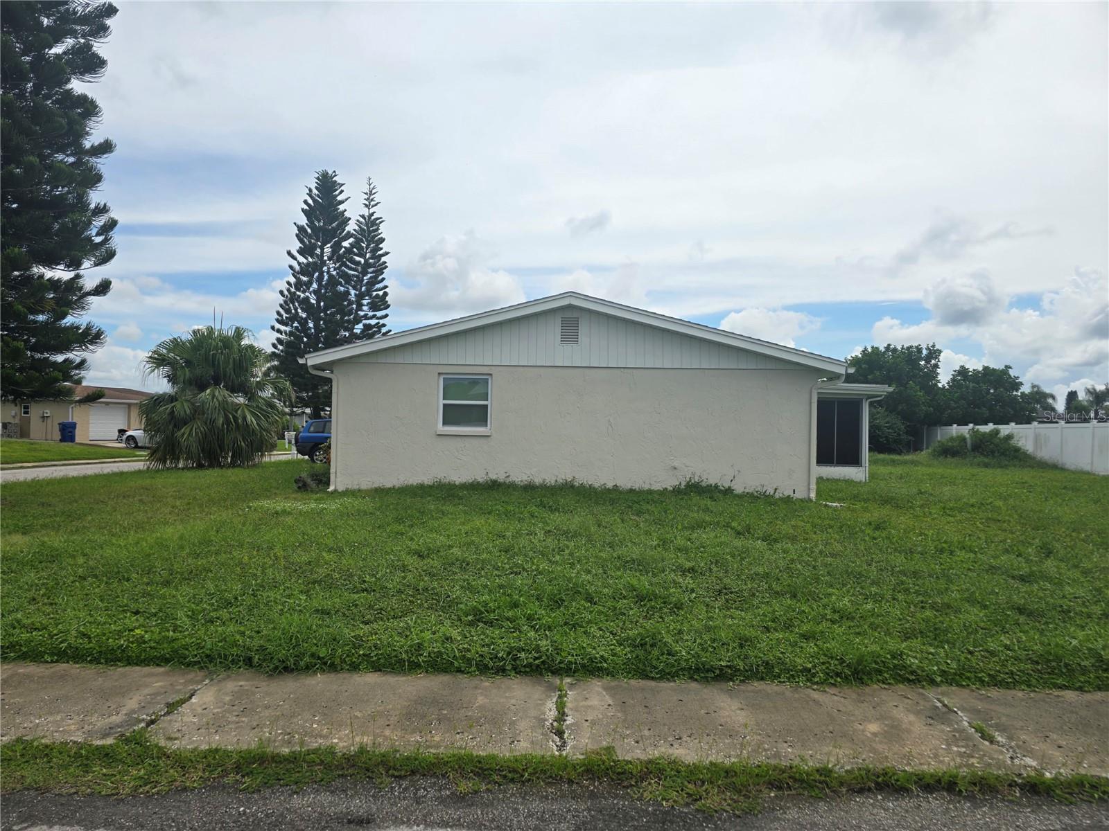 2055 NORFOLK DR — photo 3