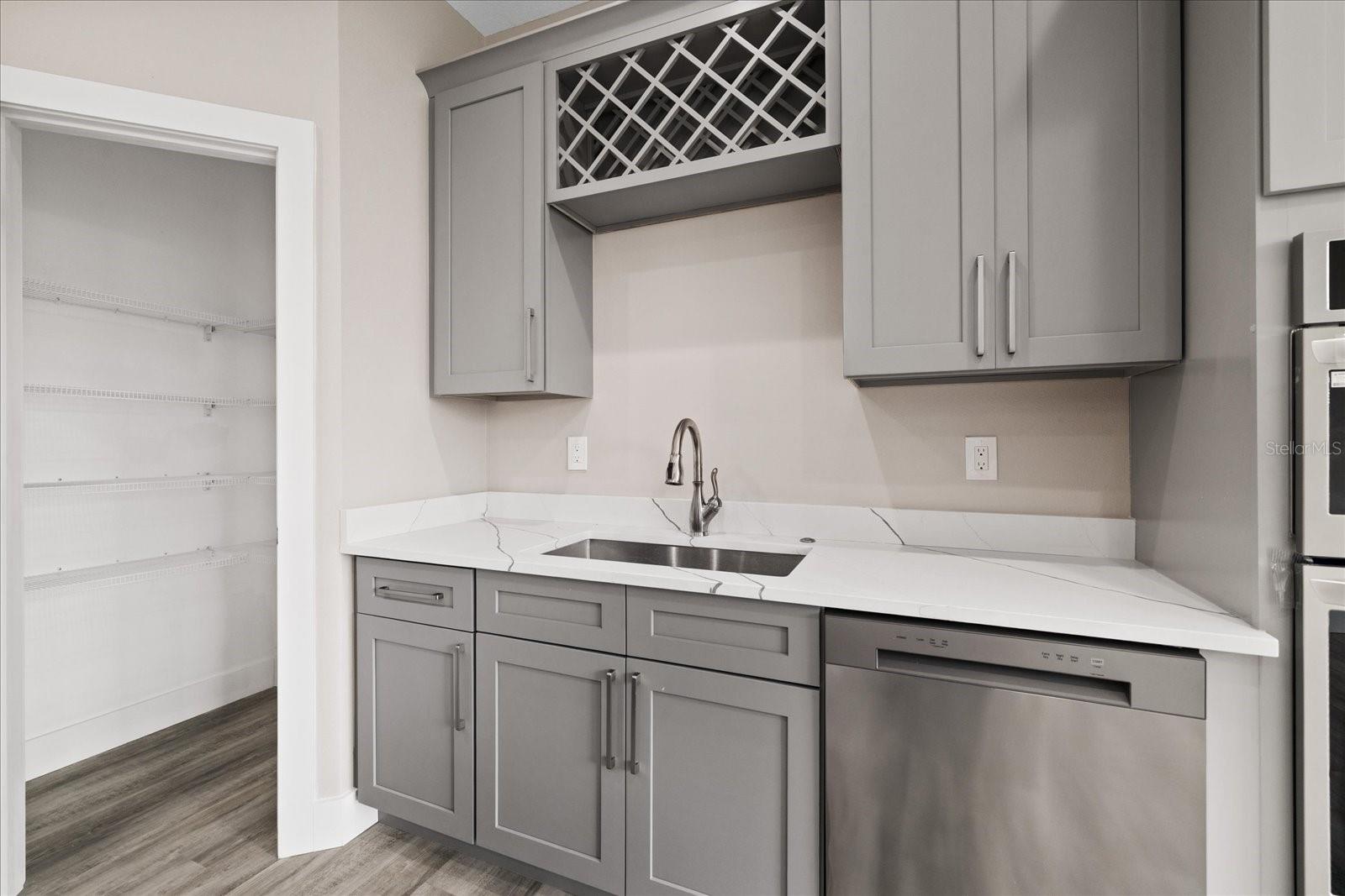 10704 BANFIELD DR — photo 39