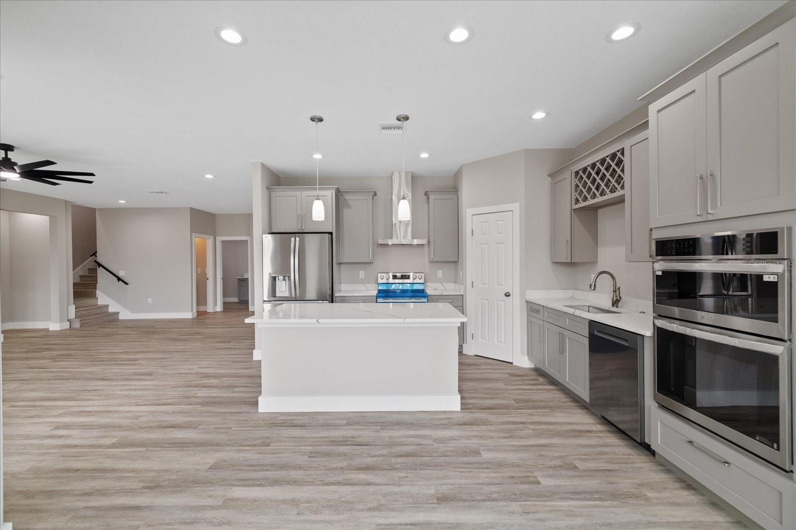 10704 BANFIELD DR — photo 35