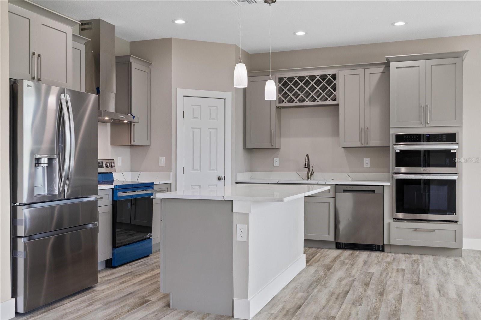 10704 BANFIELD DR — photo 41