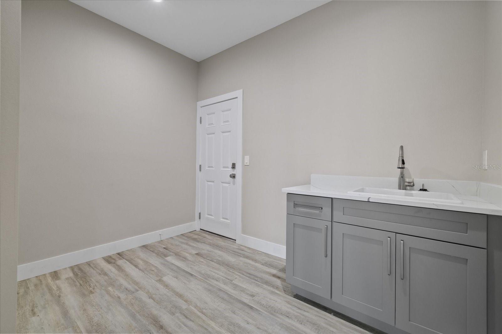 10704 BANFIELD DR — photo 19
