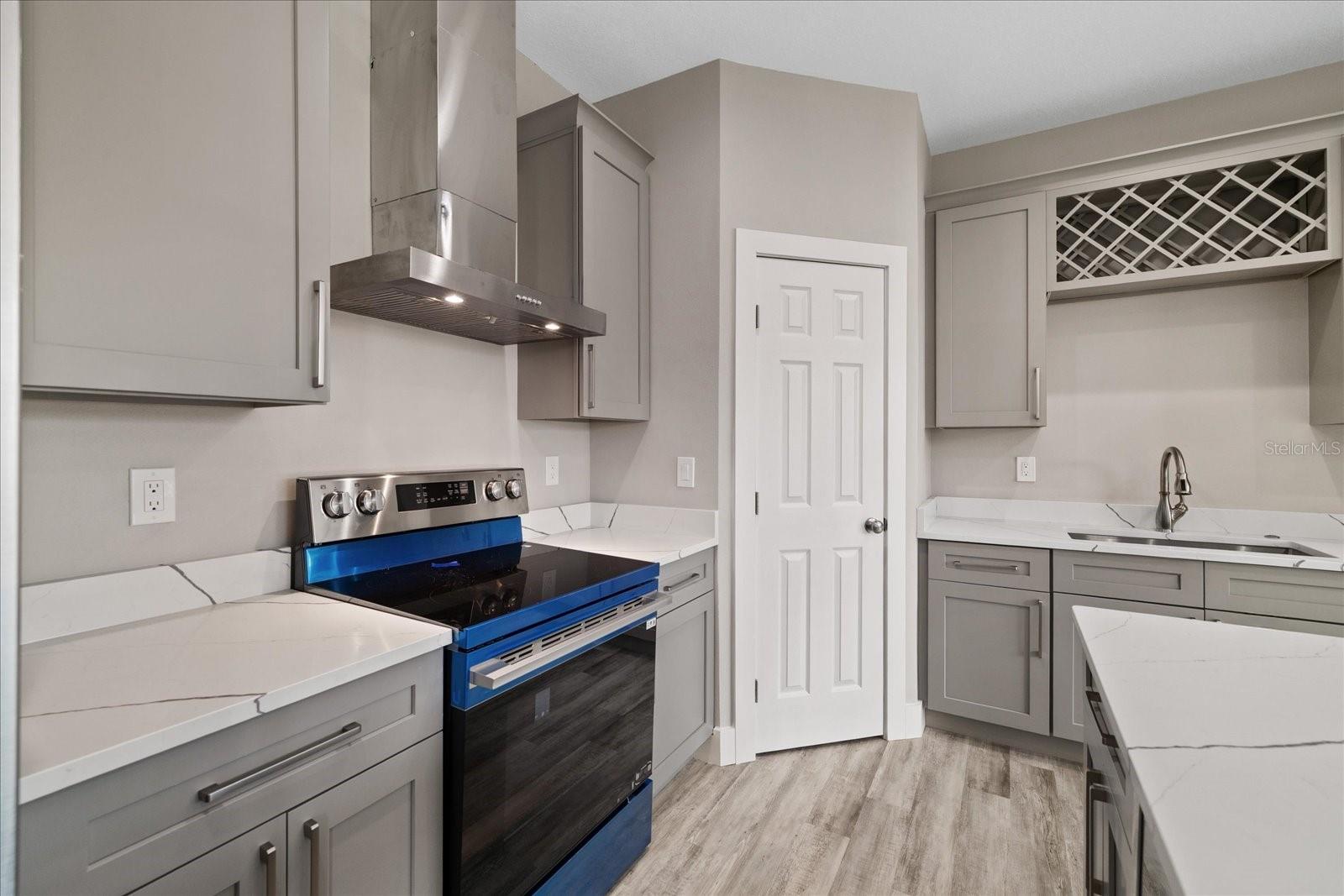 10704 BANFIELD DR — photo 36