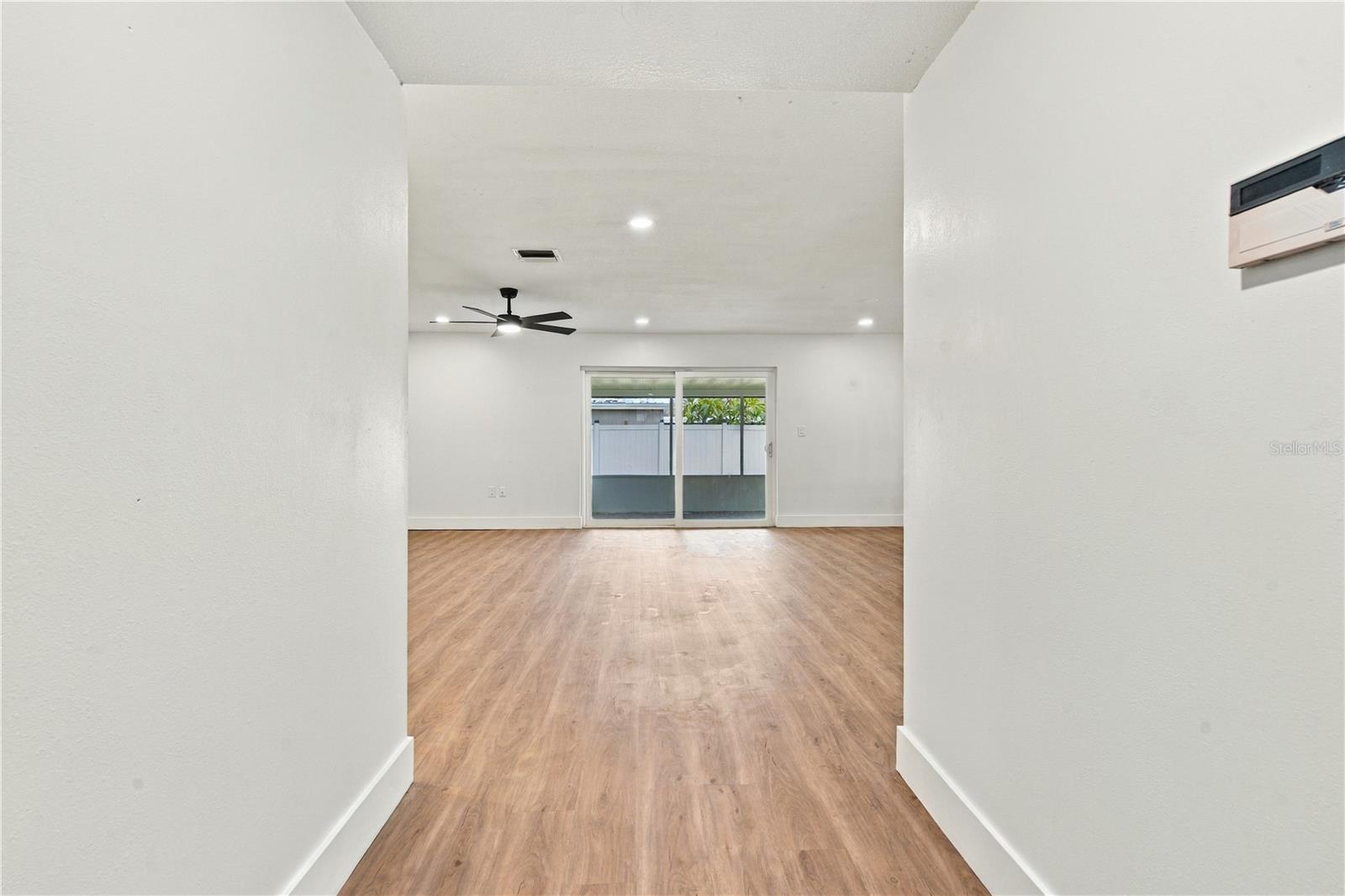 1630 DALE CIR N — photo 5