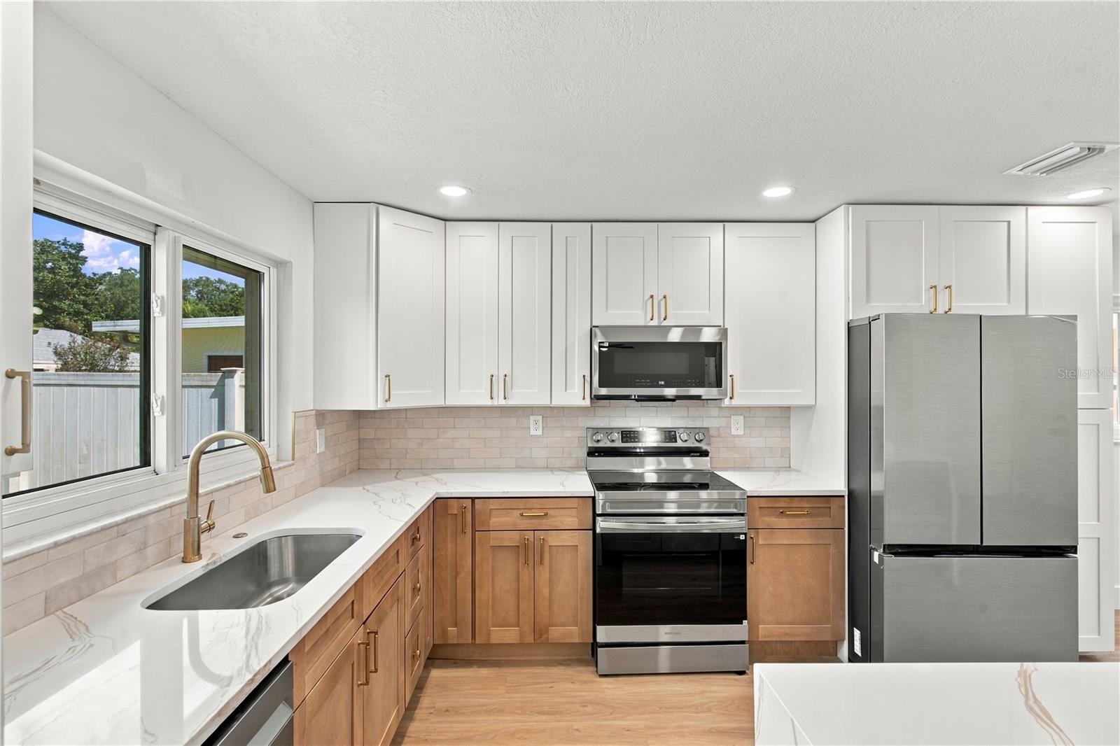 1630 DALE CIR N — photo 11