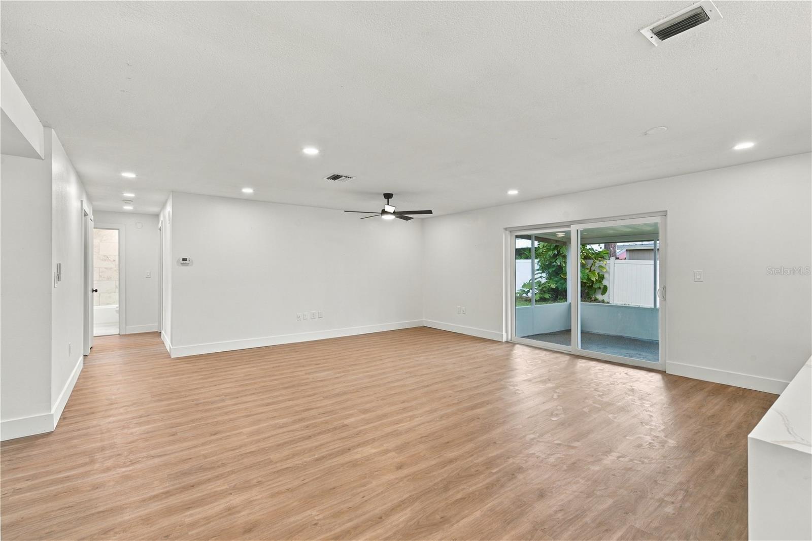 1630 DALE CIR N — photo 18