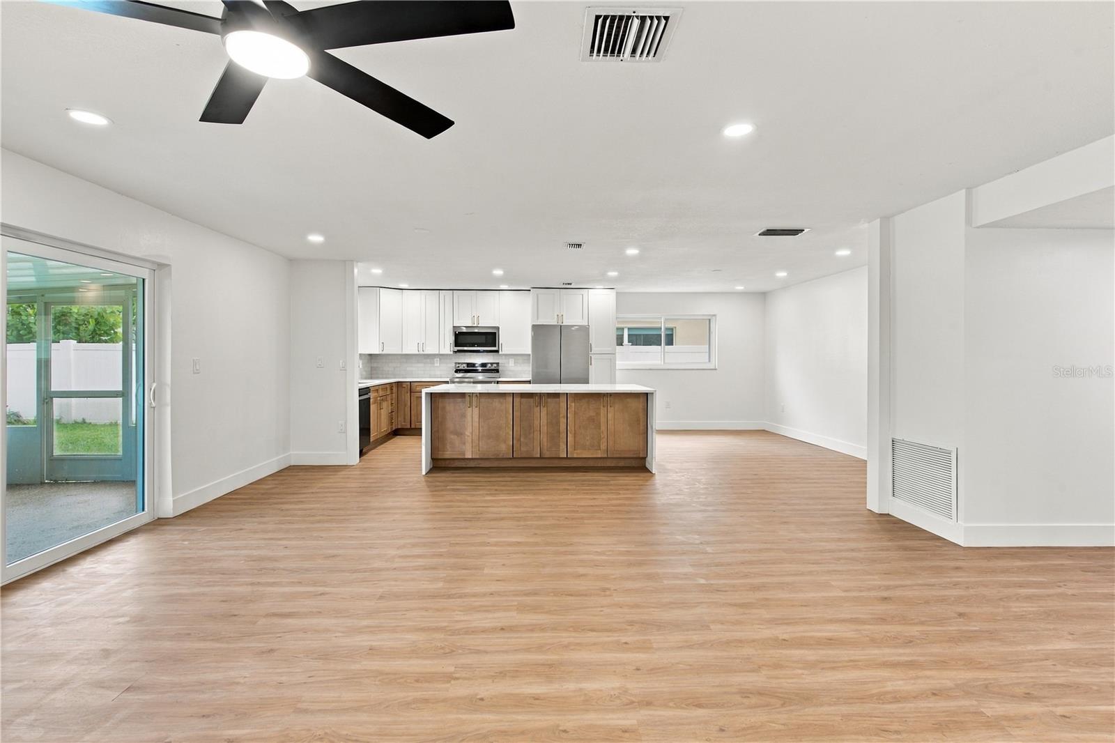 1630 DALE CIR N — photo 15