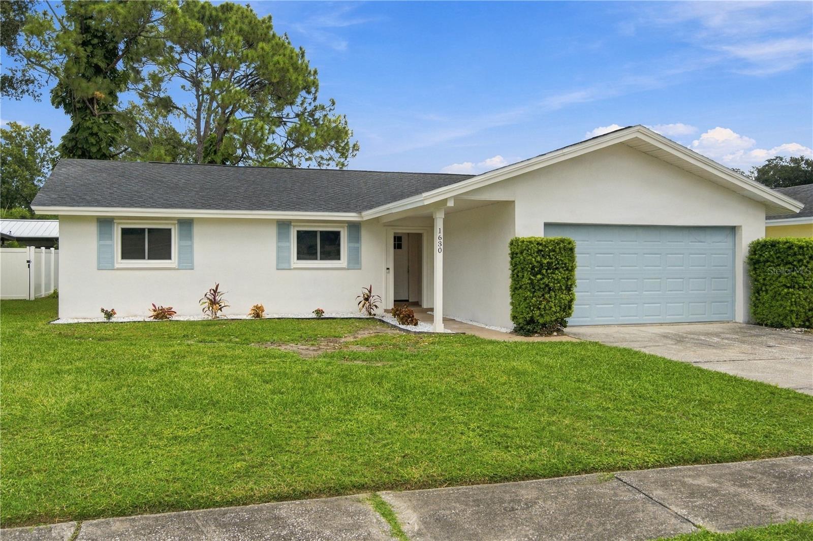 1630 DALE CIR N — photo 2