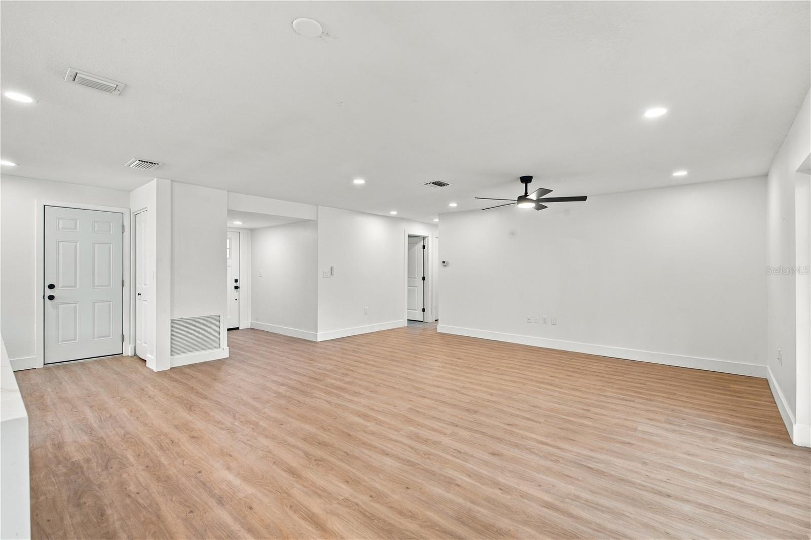 1630 DALE CIR N — photo 19