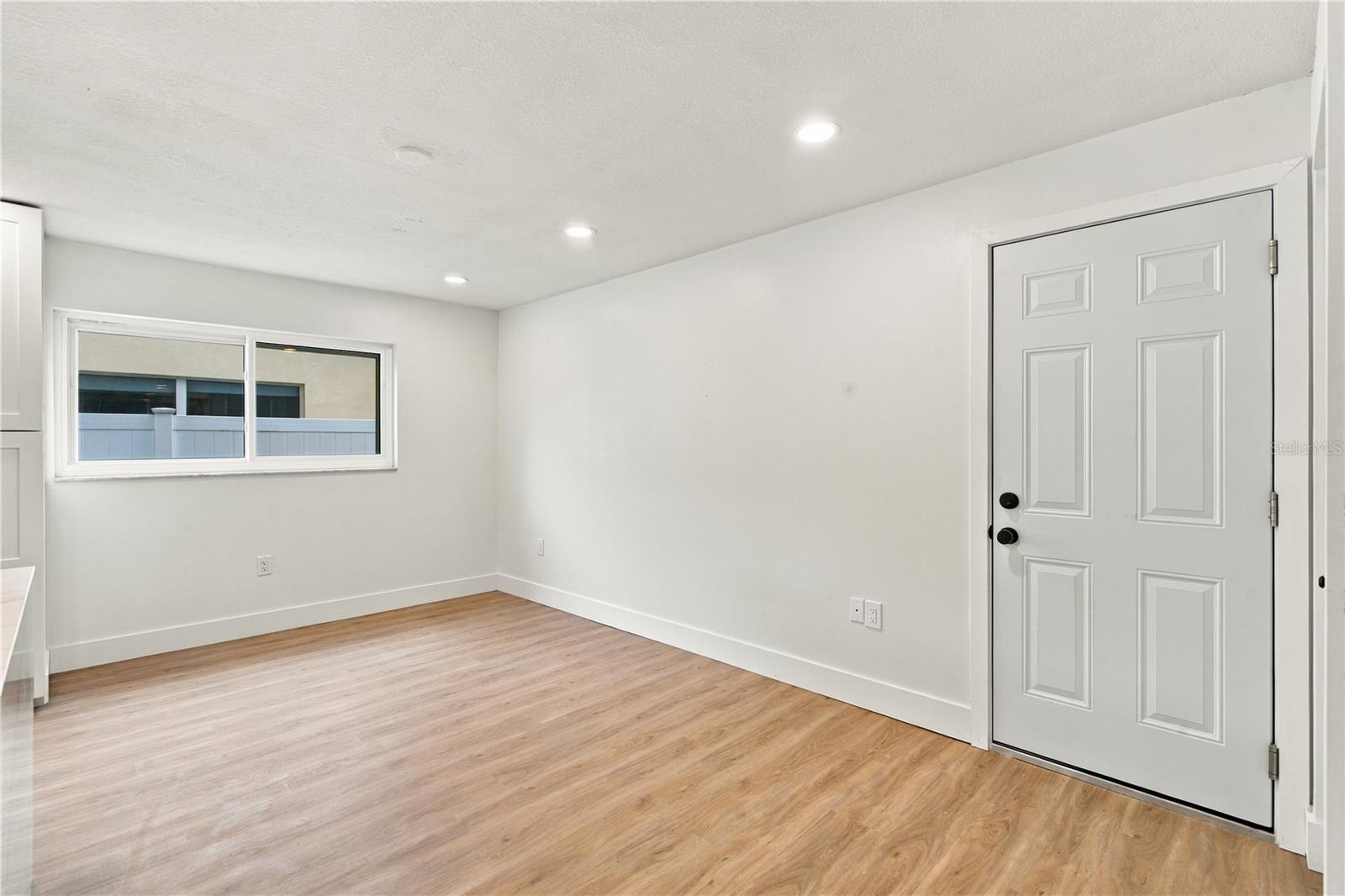 1630 DALE CIR N — photo 17