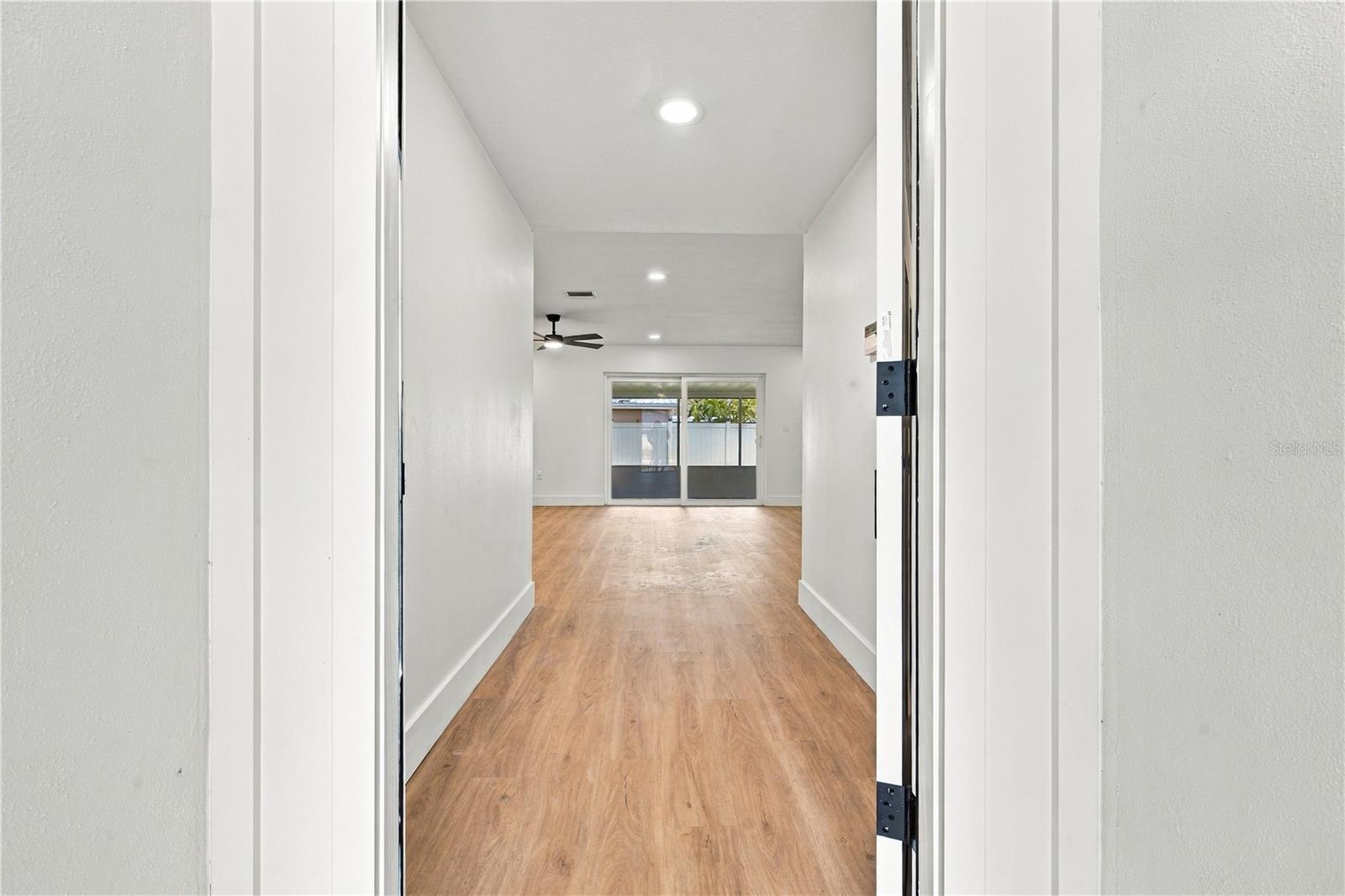 1630 DALE CIR N — photo 4