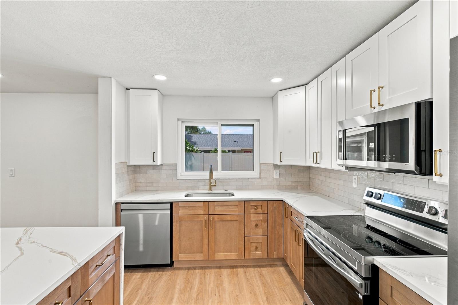 1630 DALE CIR N — photo 12