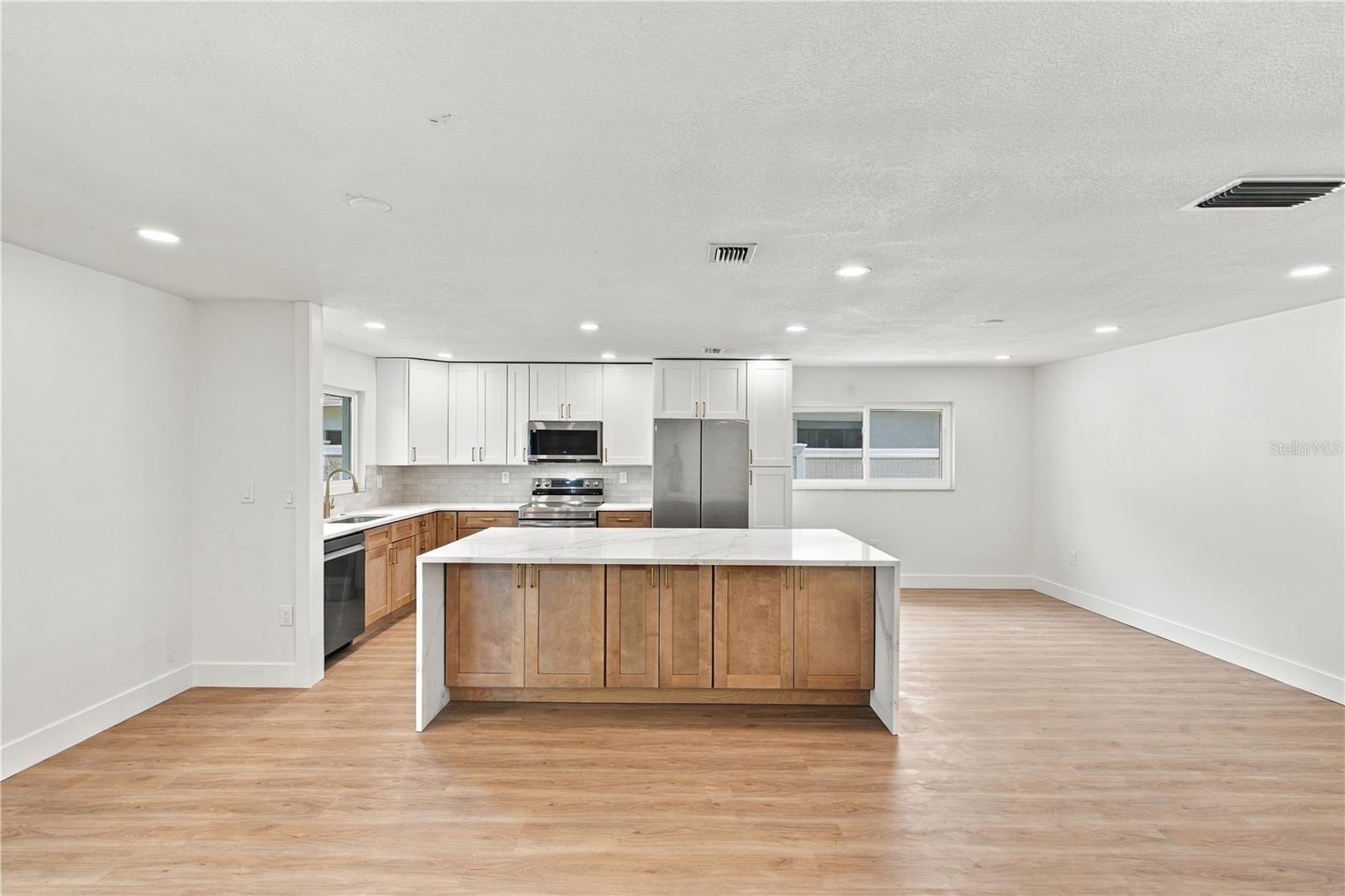1630 DALE CIR N — photo 9