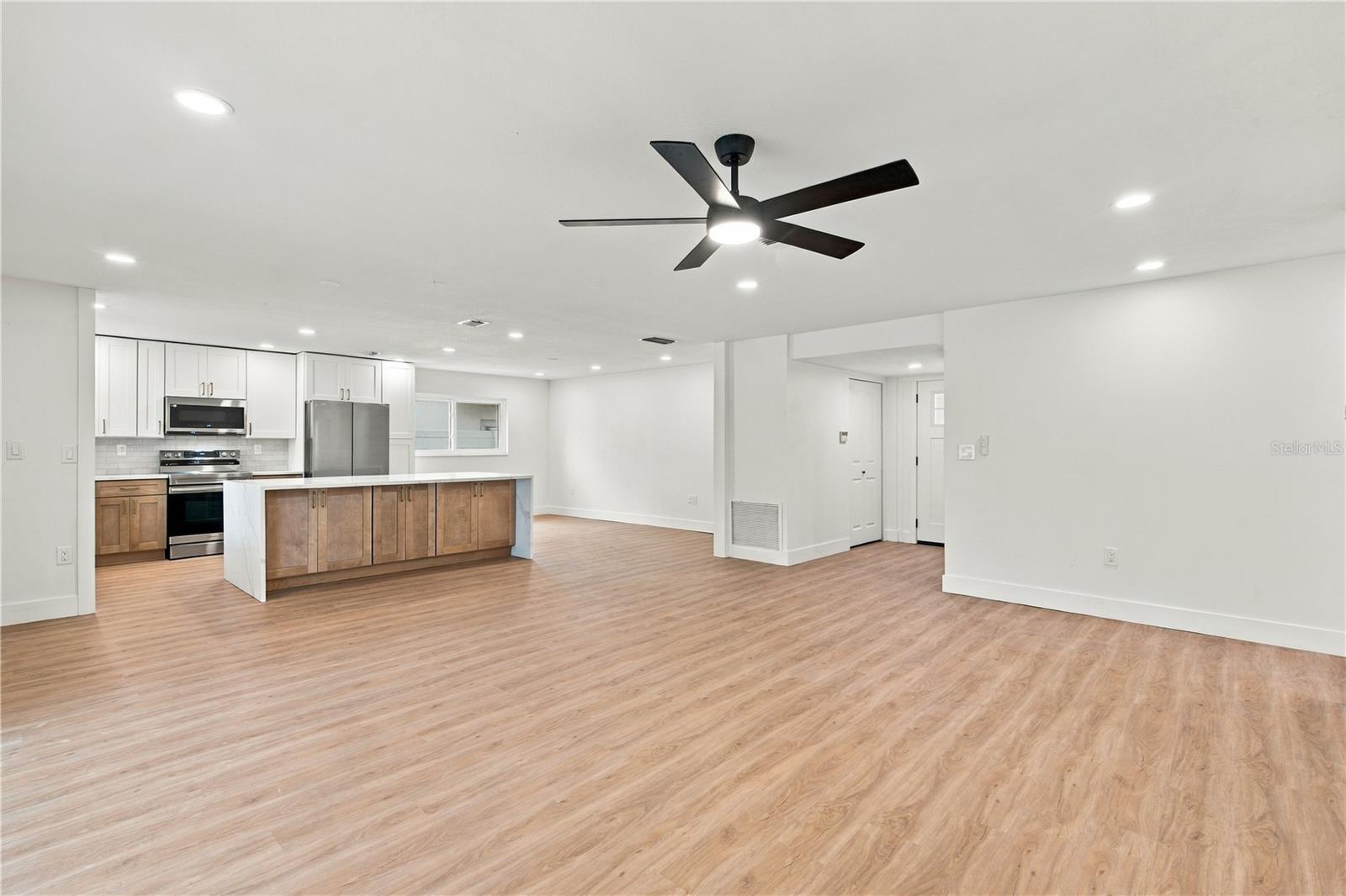 1630 DALE CIR N — photo 7