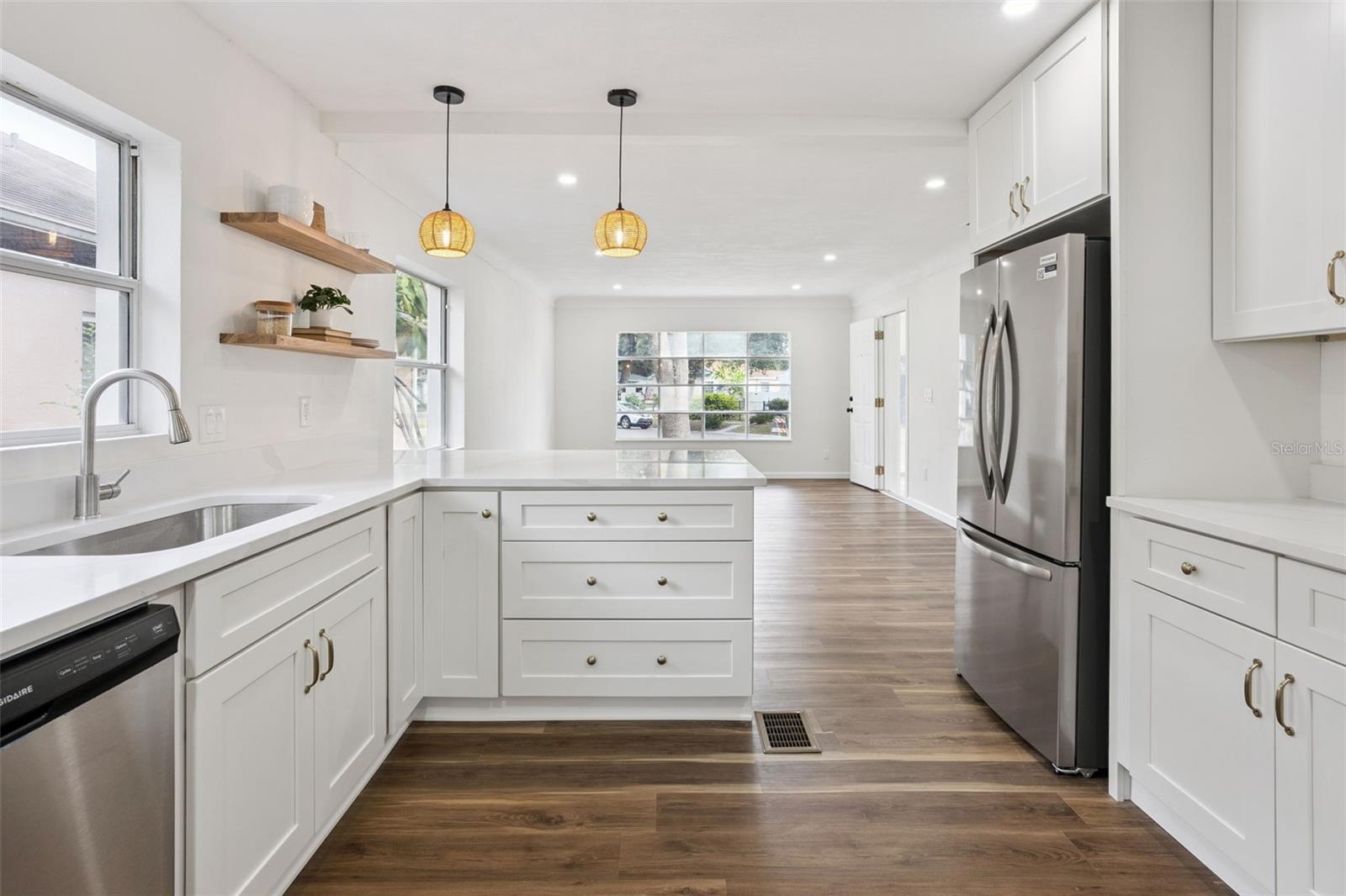 4050 IRIS ST N — photo 3
