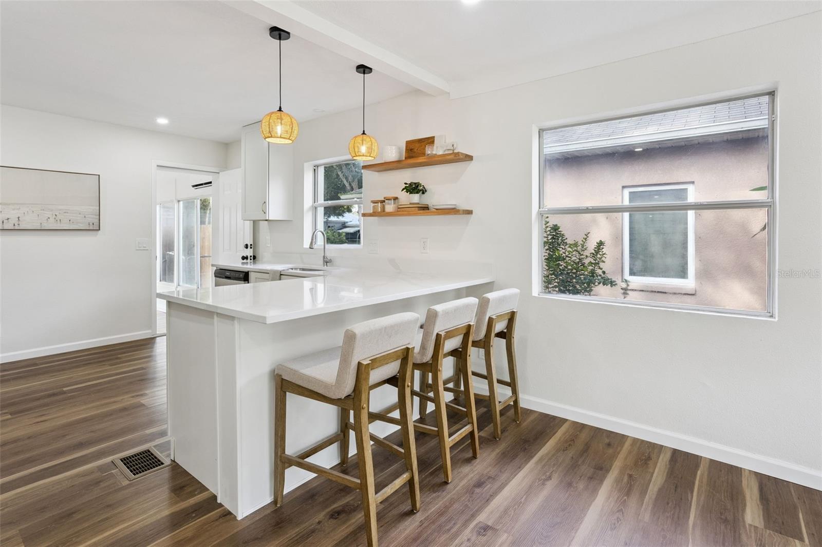 4050 IRIS ST N — photo 4