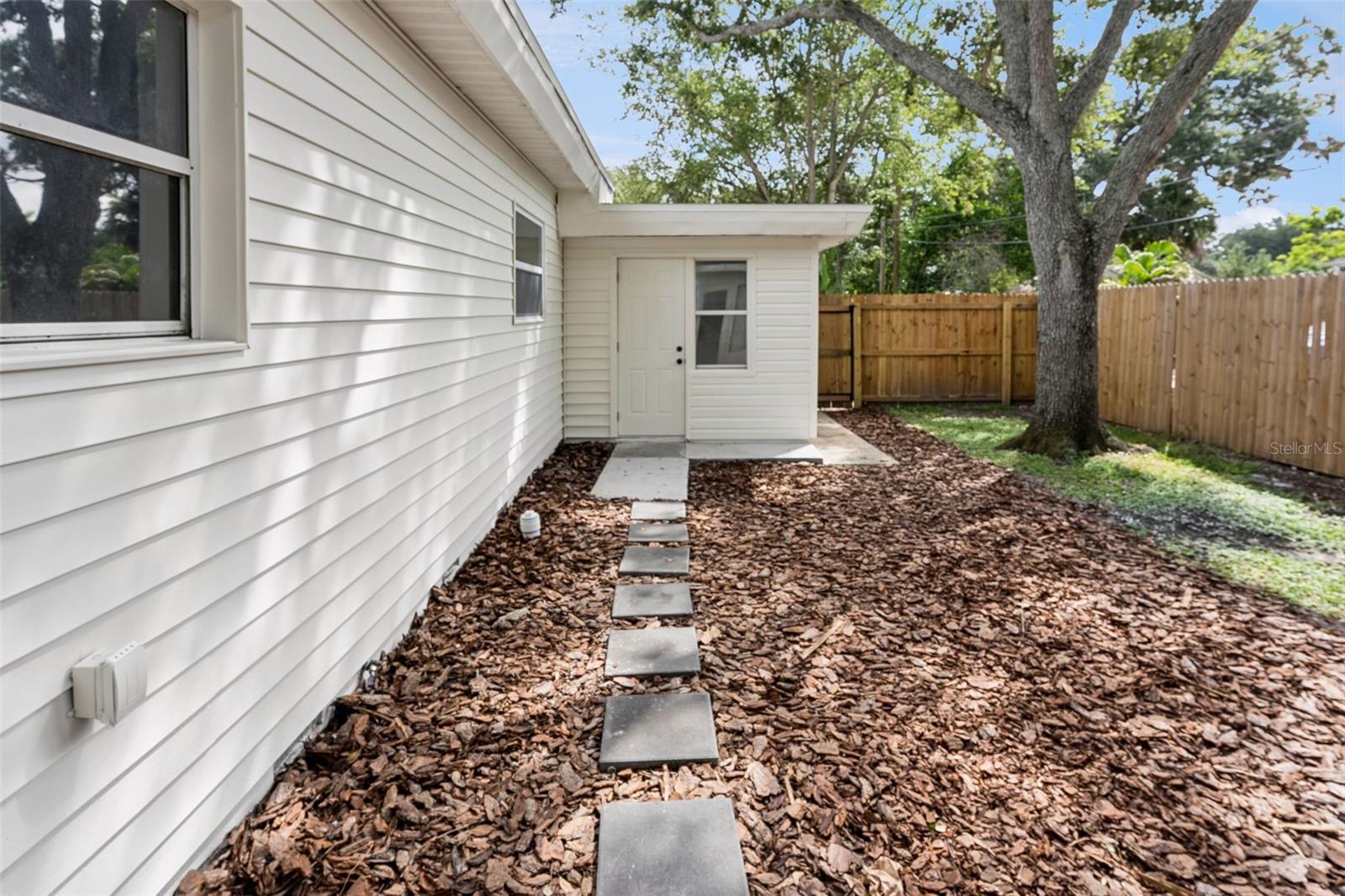 4050 IRIS ST N — photo 31