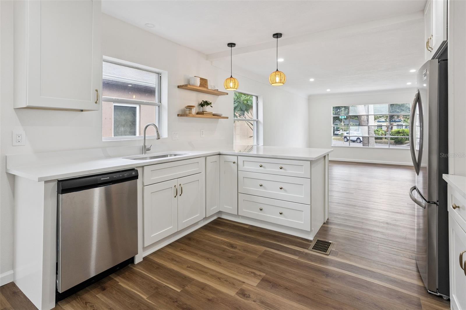 4050 IRIS ST N — photo 5