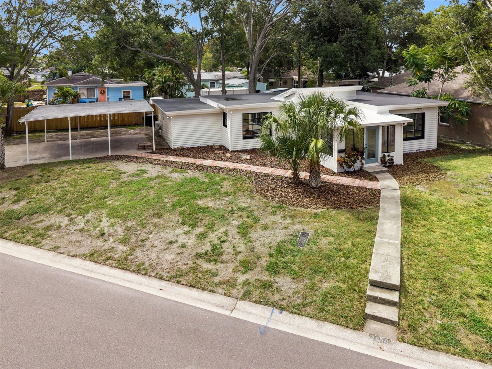 4050 IRIS ST N — photo 39