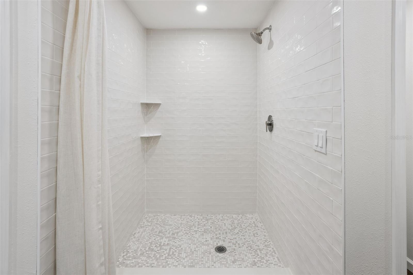 4050 IRIS ST N — photo 15
