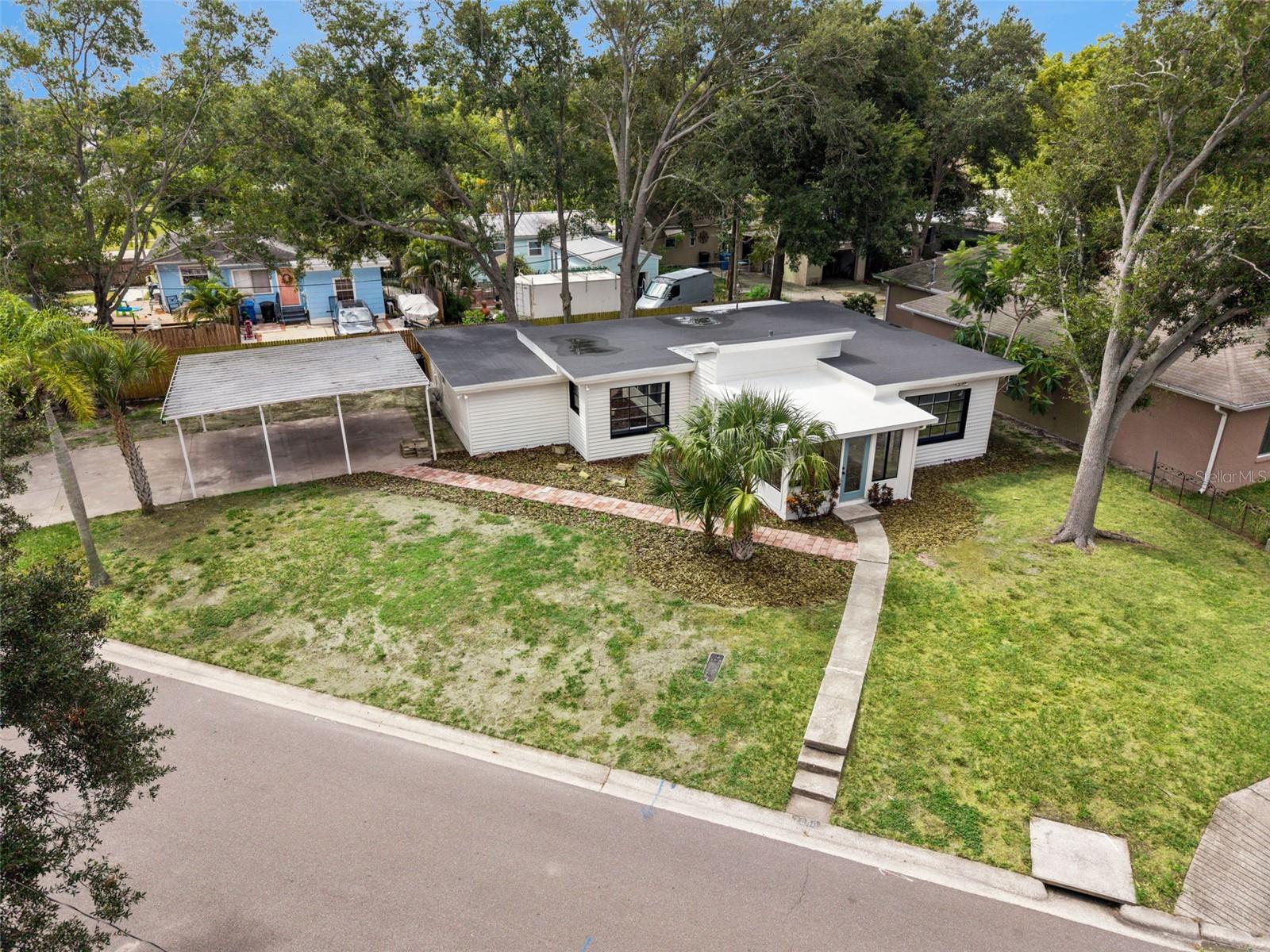 4050 IRIS ST N — photo 38