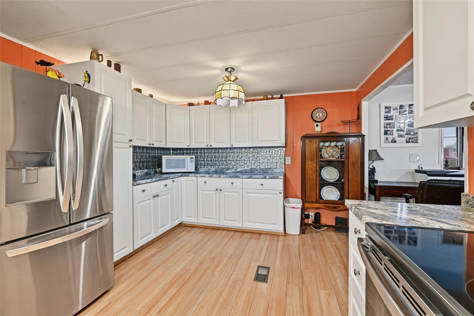 3207 BREWSTER DR — photo 17