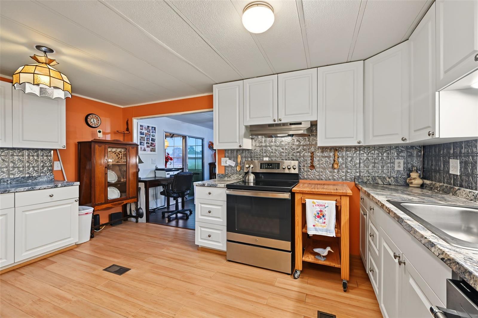 3207 BREWSTER DR — photo 15
