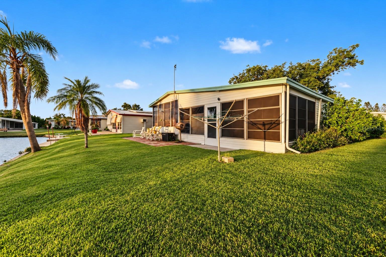 3207 BREWSTER DR — photo 37