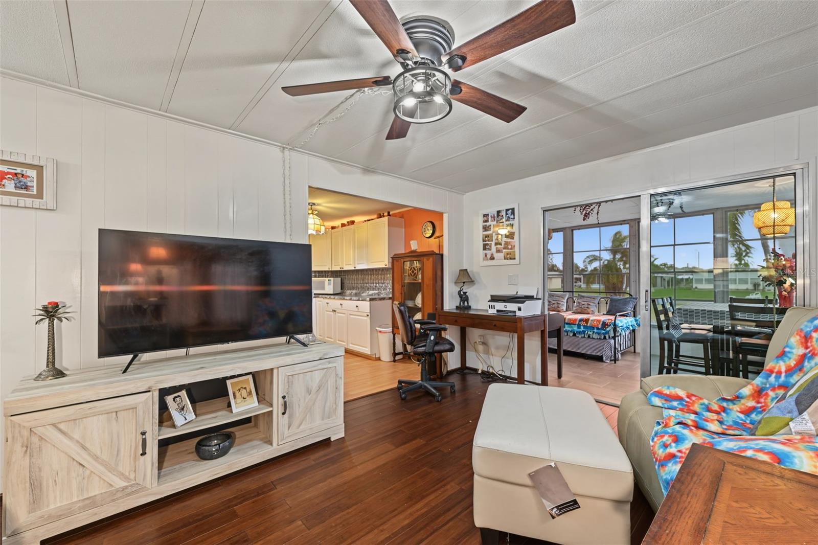 3207 BREWSTER DR — photo 8
