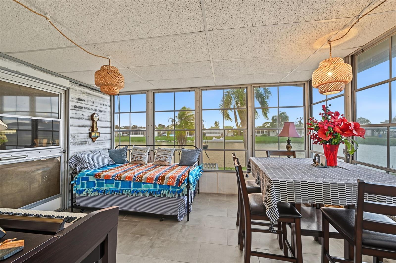 3207 BREWSTER DR — photo 18