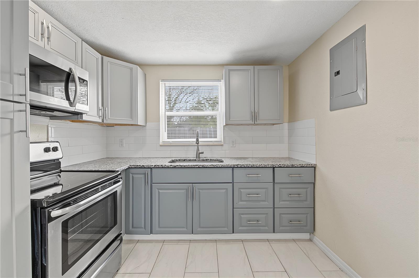 5117 MALLETT DR — photo 9
