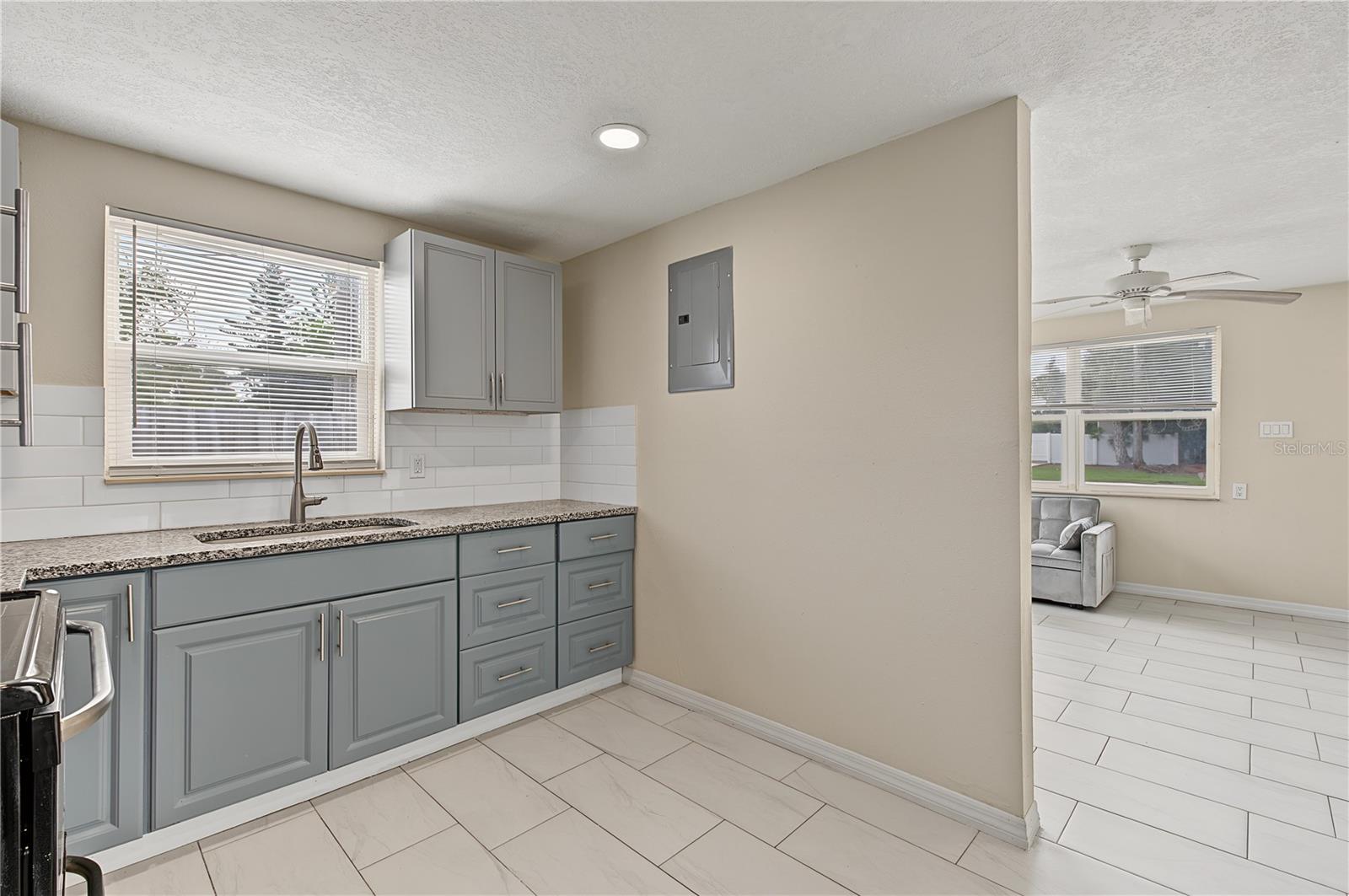5117 MALLETT DR — photo 8