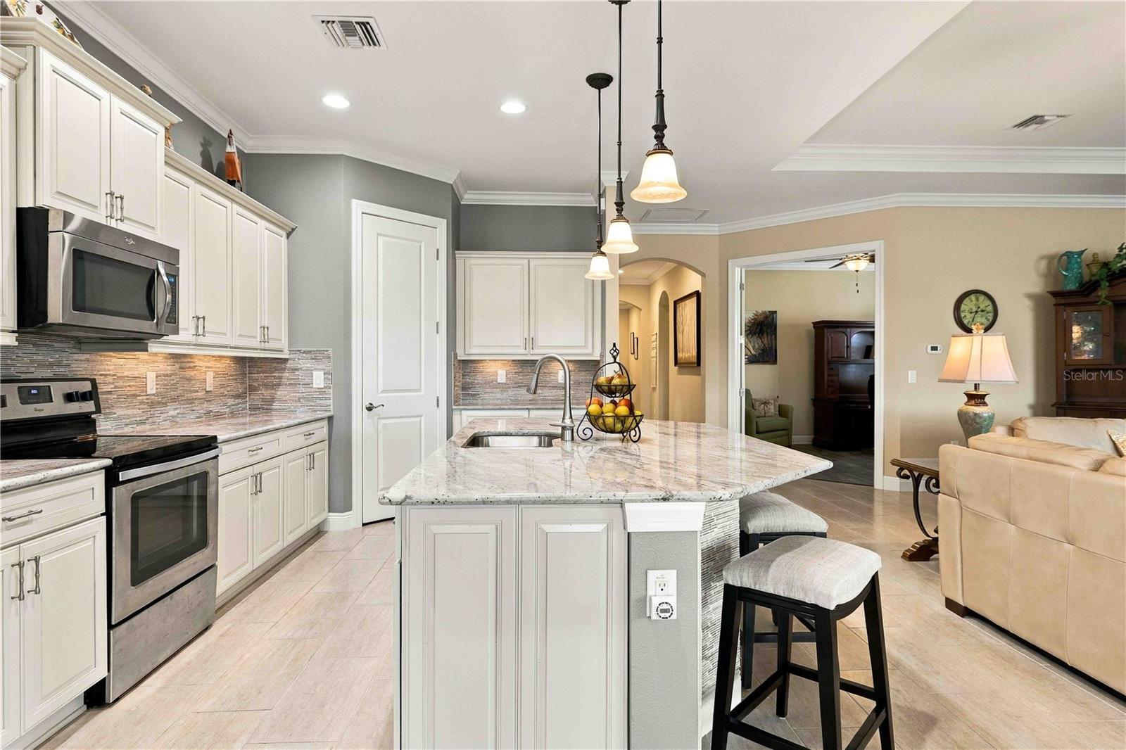 23739 WAVERLY CIR — photo 11