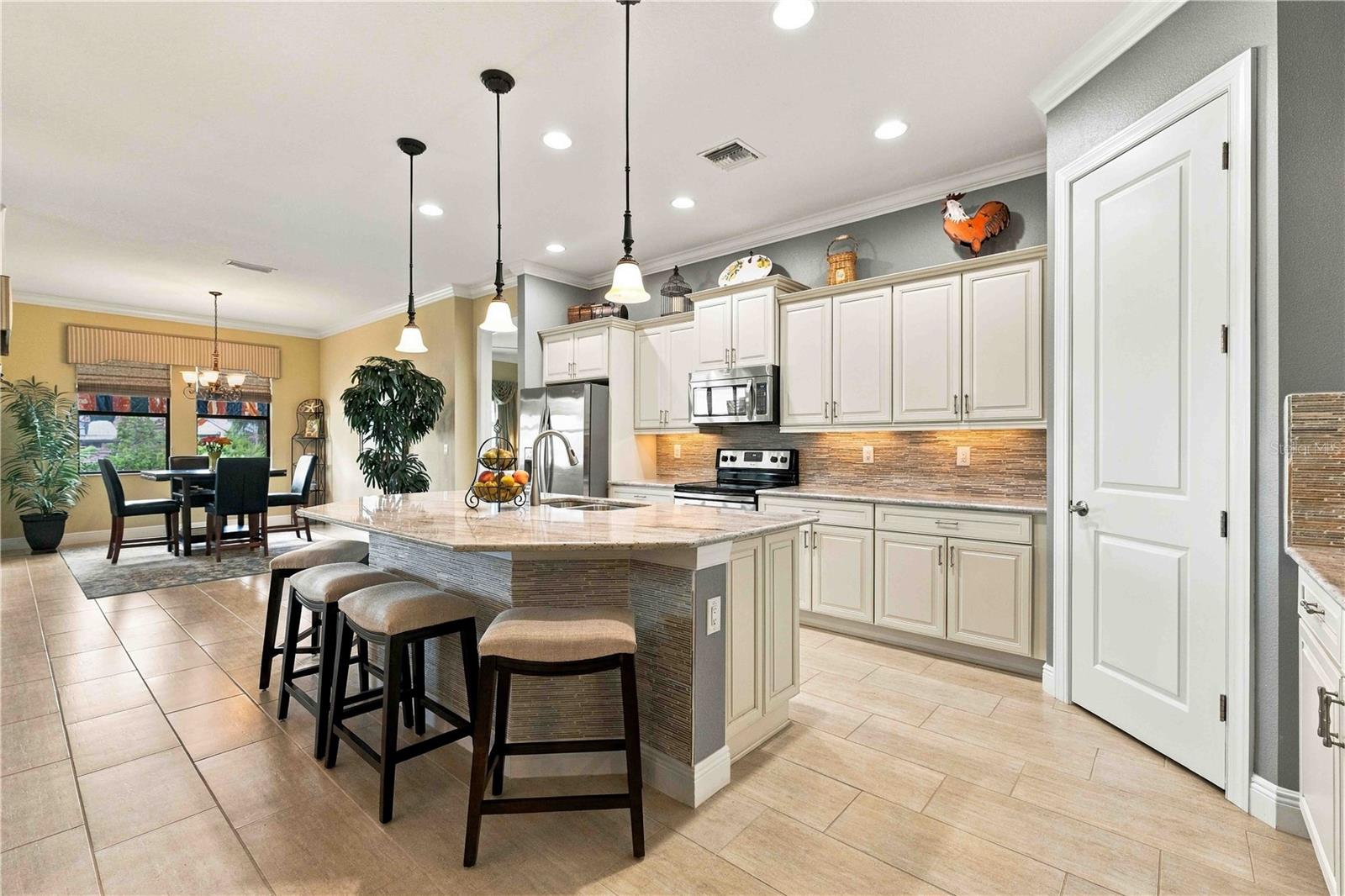 23739 WAVERLY CIR — photo 9