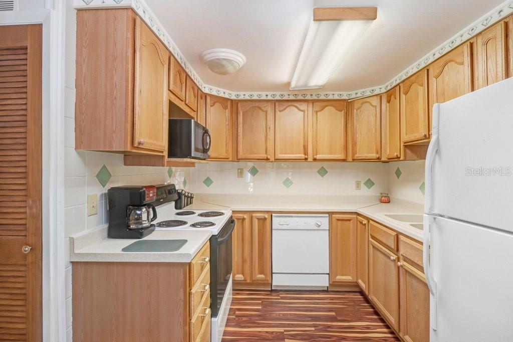 585 SKY HARBOR DR #317 — photo 12