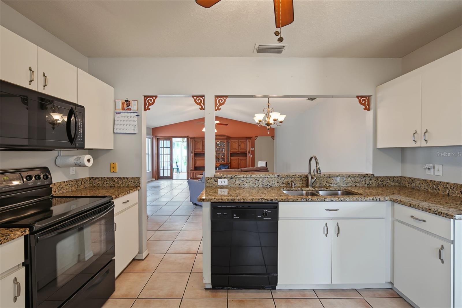 10251 ALLENWOOD DR — photo 3