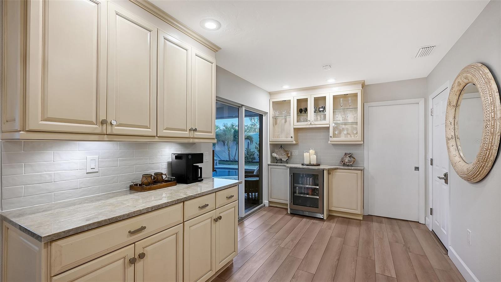 7137 WESTMORELAND DR — photo 30