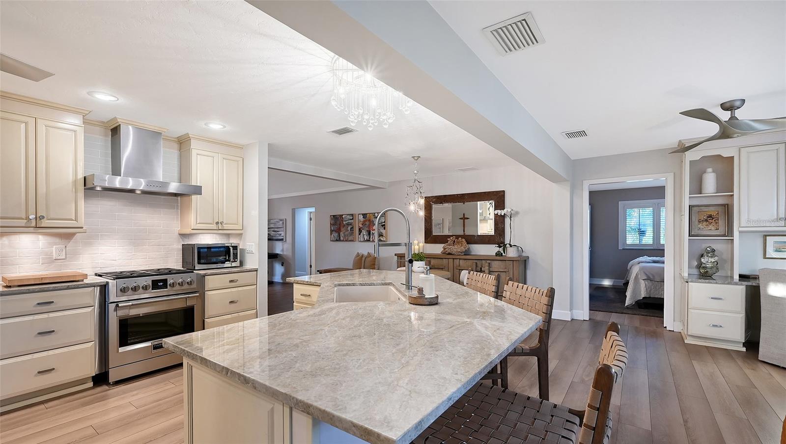 7137 WESTMORELAND DR — photo 28