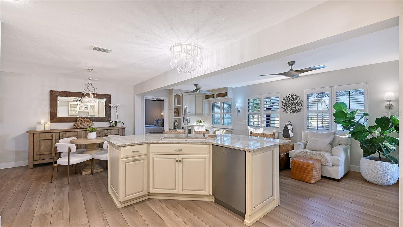 7137 WESTMORELAND DR — photo 32