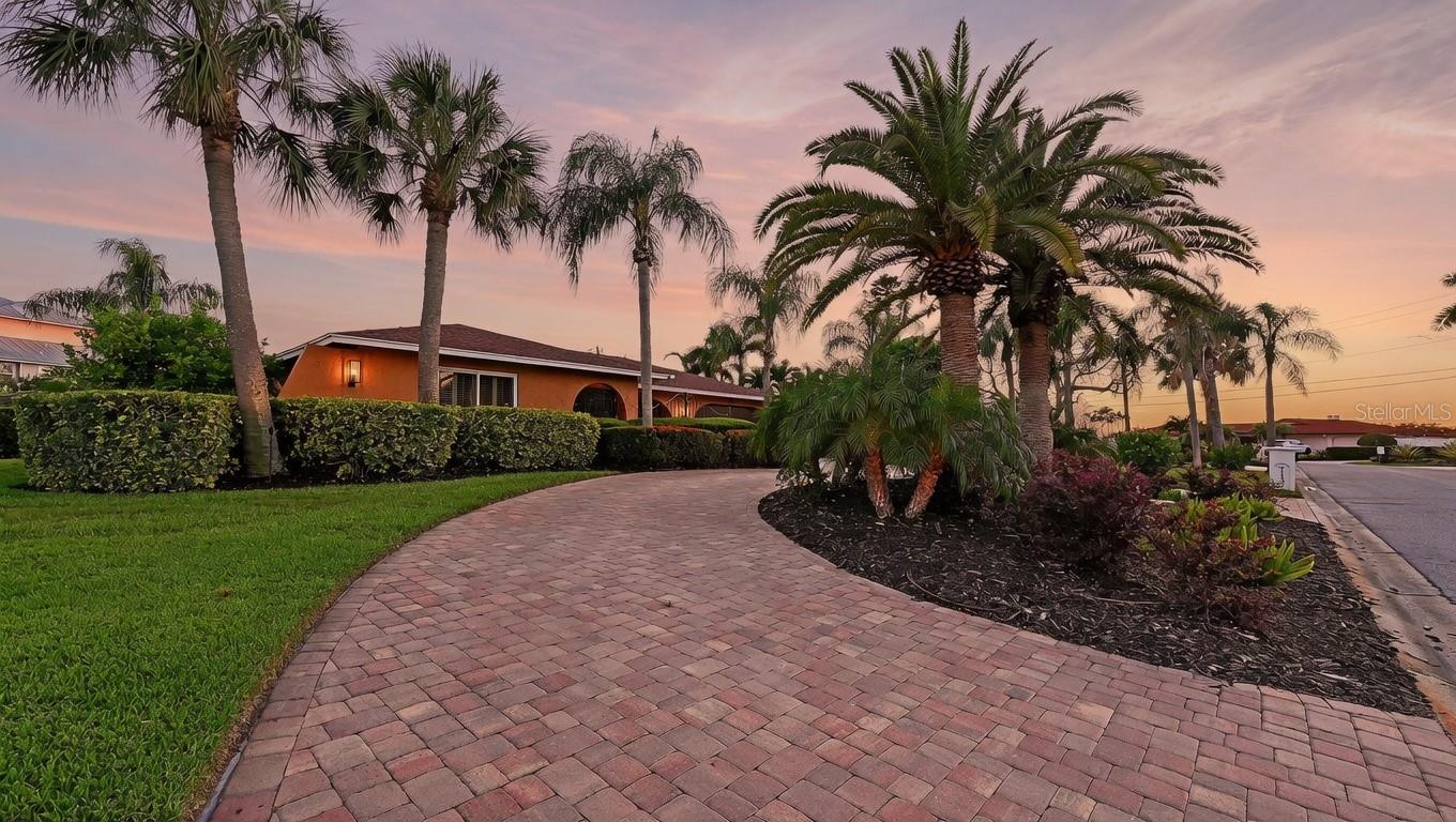 7137 WESTMORELAND DR — photo 65
