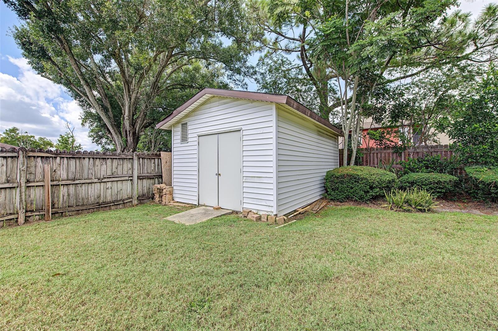 8239 VASSAR CIR — photo 31