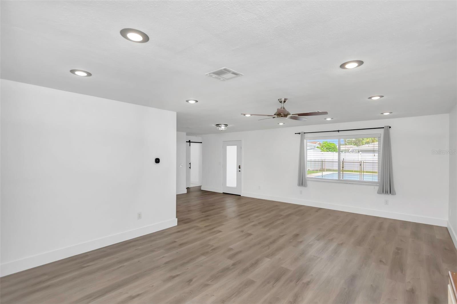 1071 SUEMAR RD — photo 7