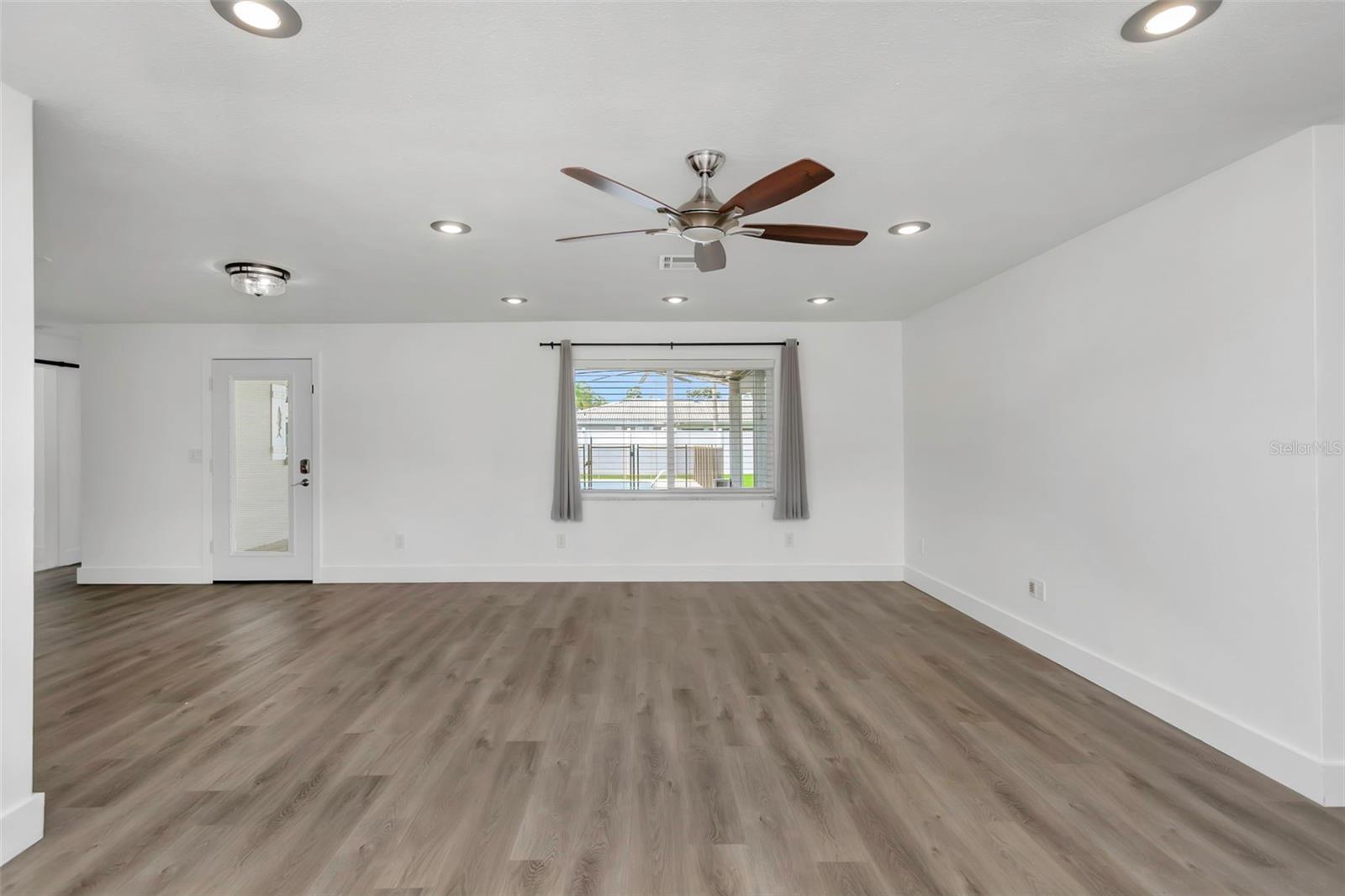 1071 SUEMAR RD — photo 8