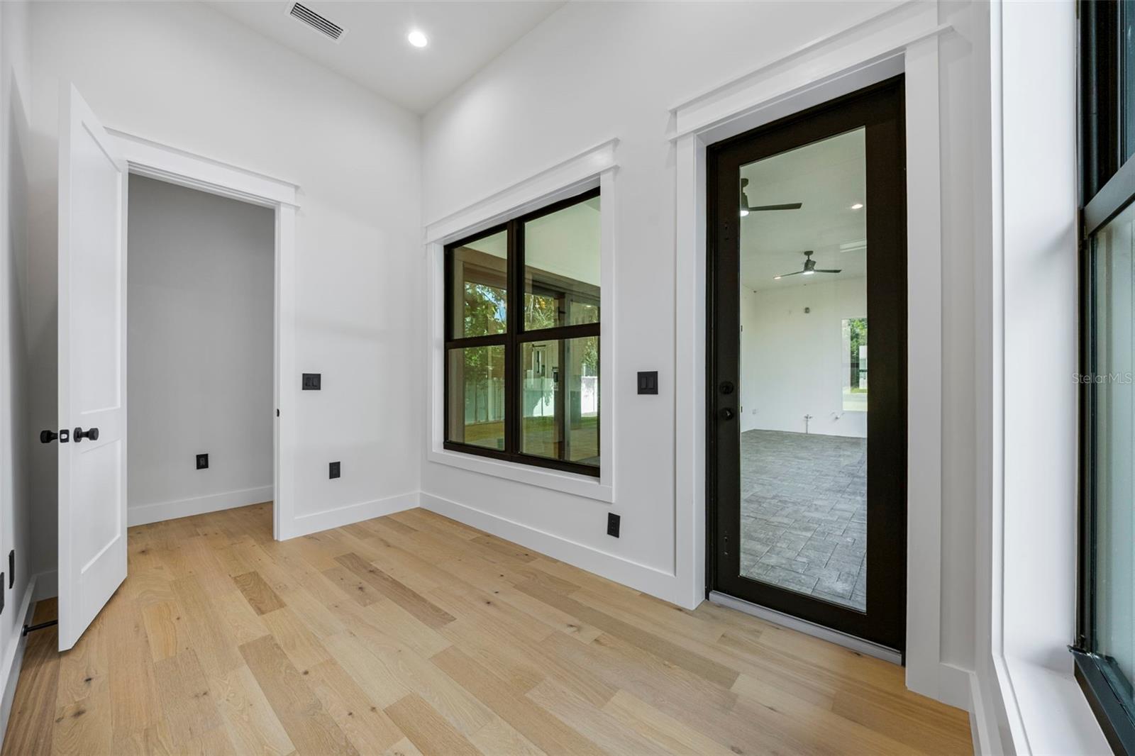 3701 S LYNWOOD AVE — photo 35
