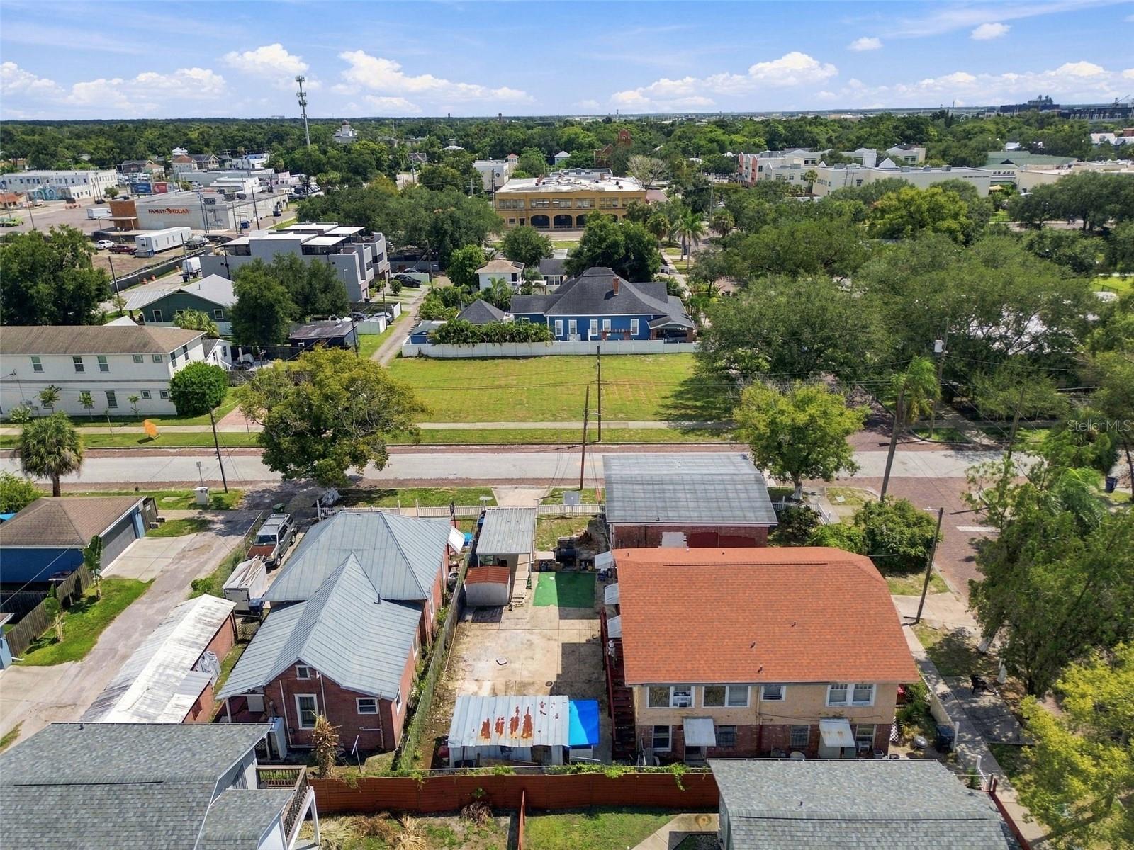 2402 N HIGHLAND AVE — photo 8