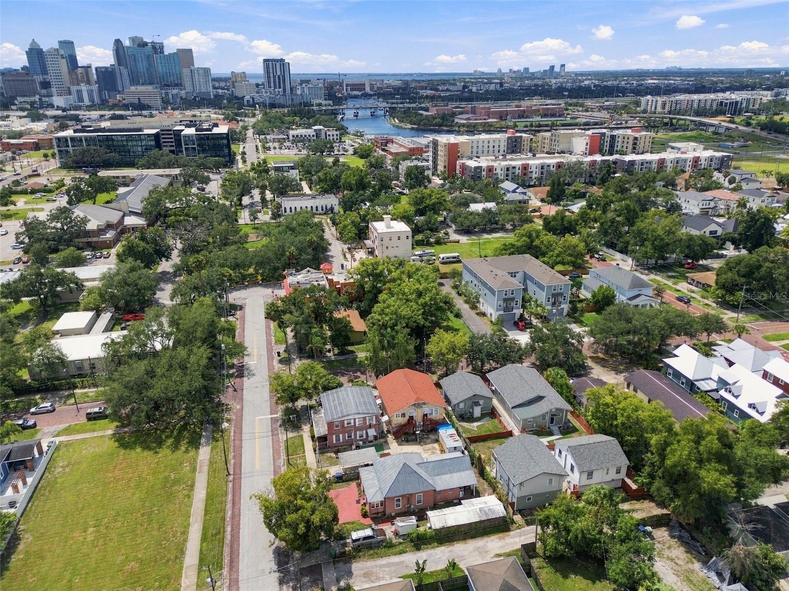 2402 N HIGHLAND AVE — photo 3