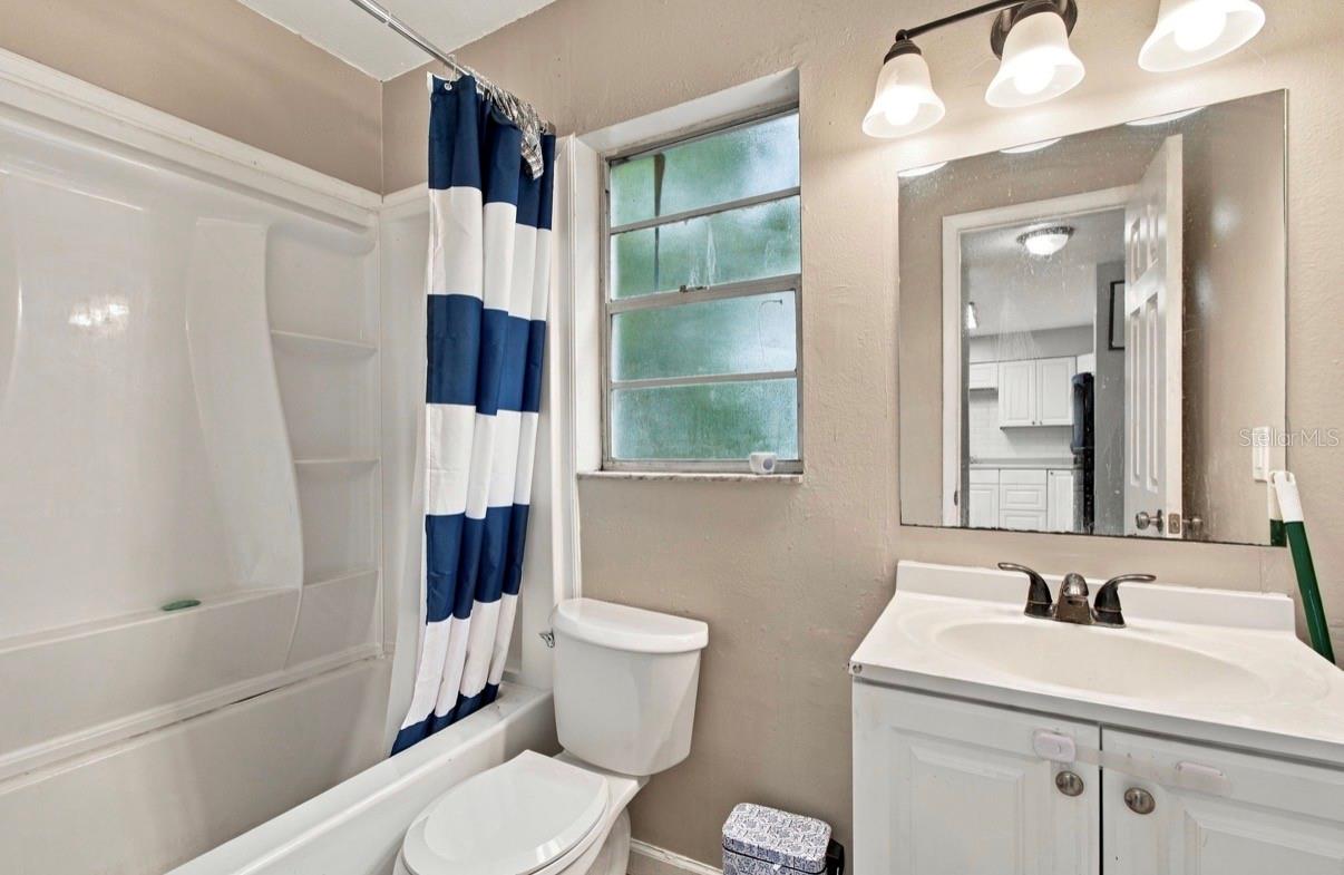 1504 E POINSETTIA AVE — photo 10