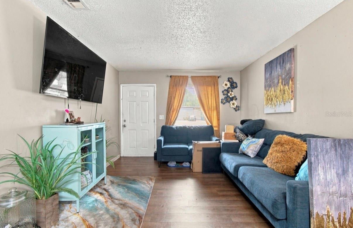 1504 E POINSETTIA AVE — photo 17